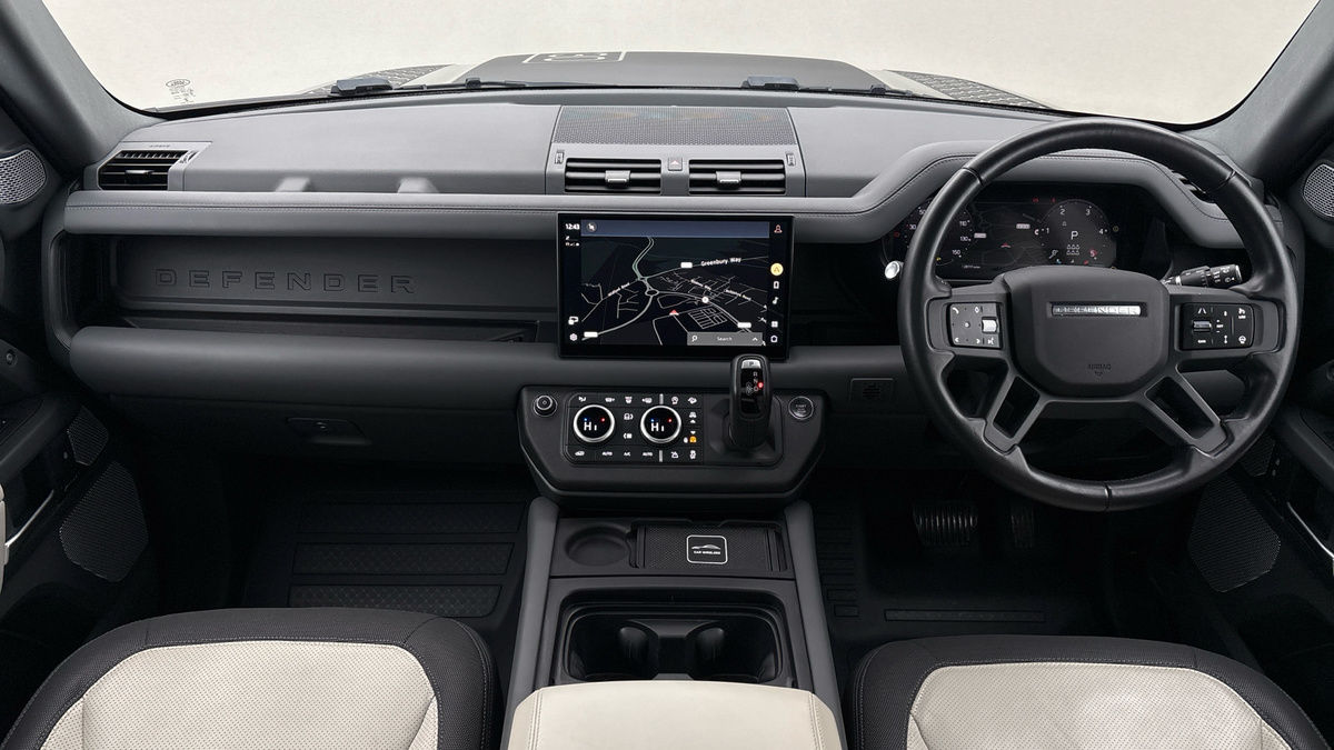 Land Rover Defender 130 Image 12