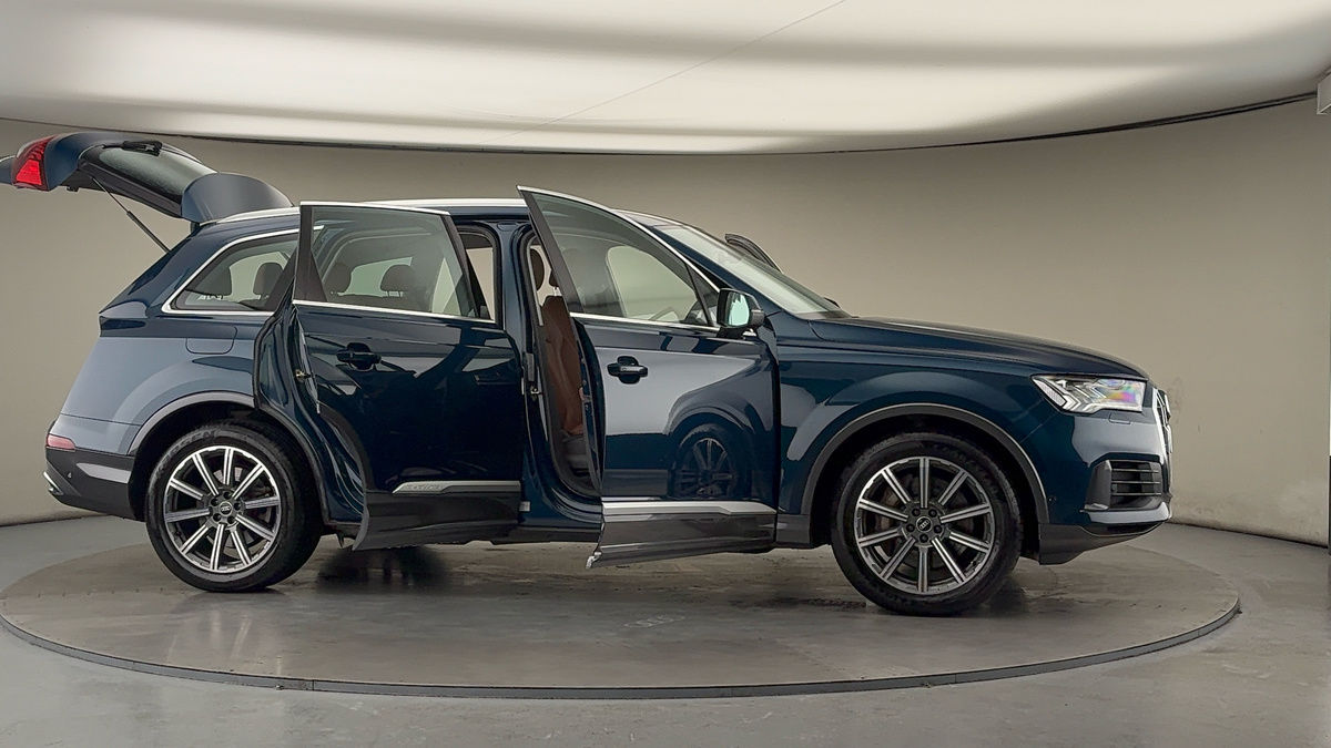 More views of Audi Q7