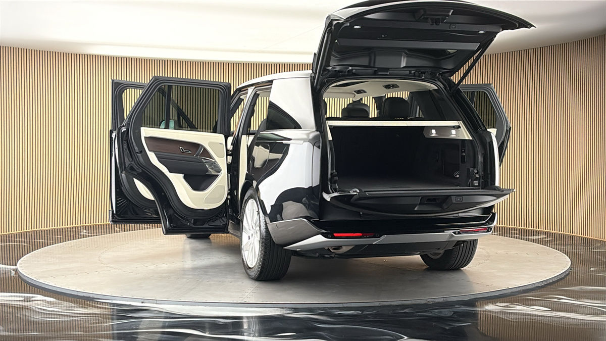 More views of Land Rover Range Rover