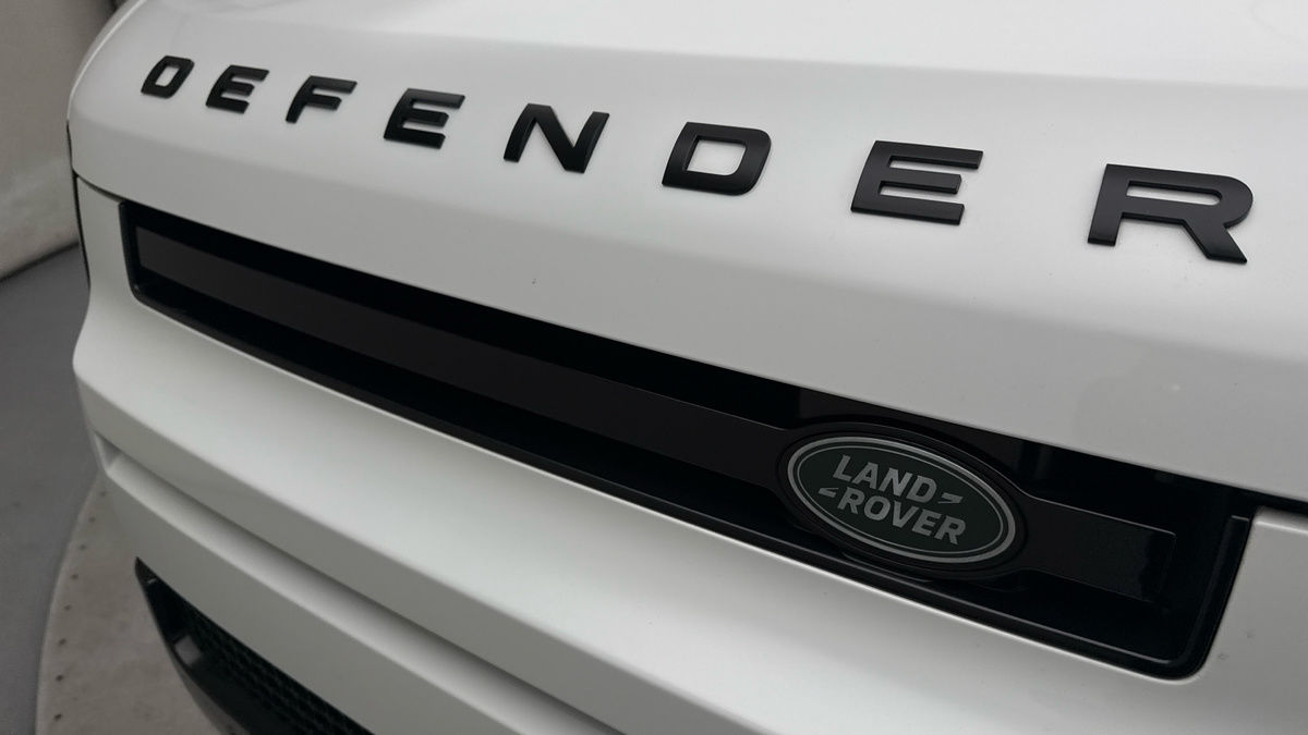 Land Rover Defender 90 Image 24