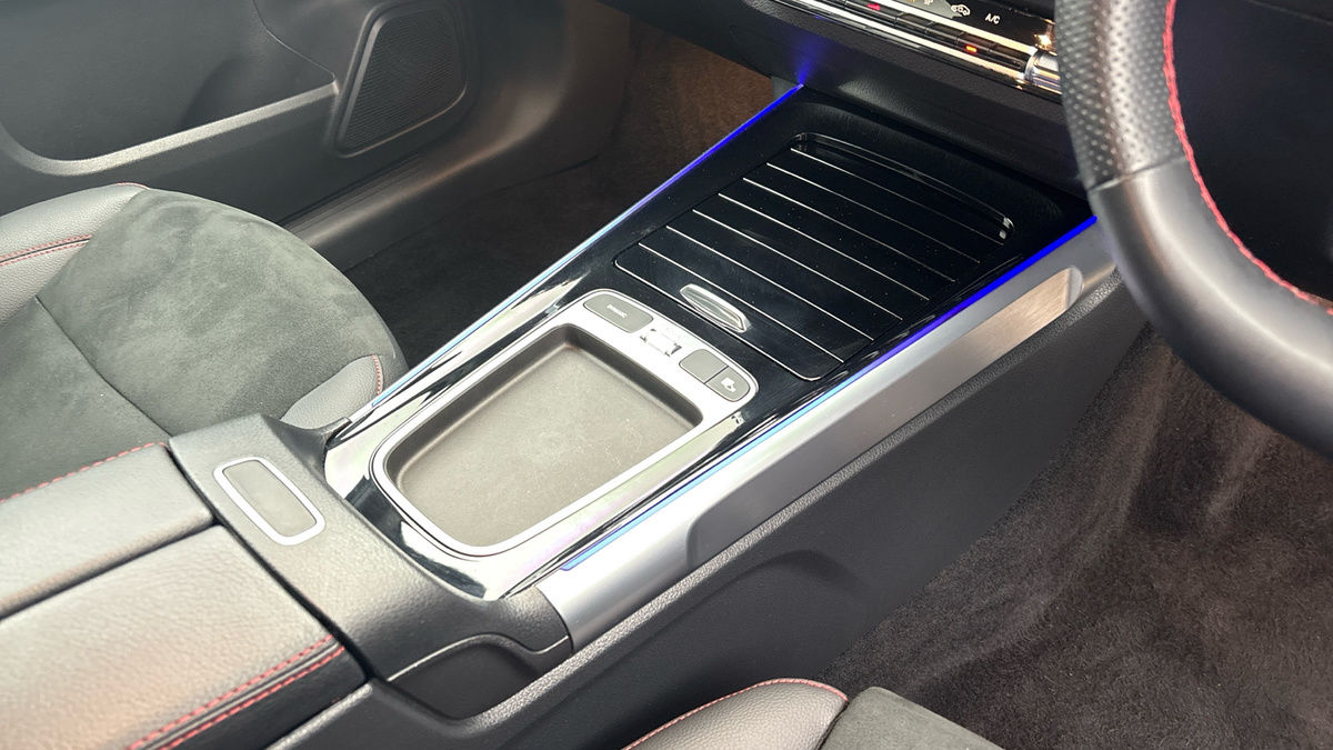 Mercedes-Benz GLB Image 18