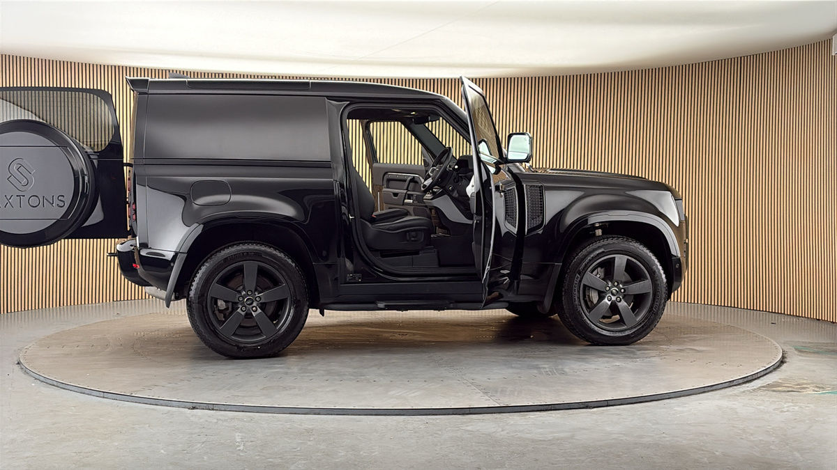 More views of Land Rover Defender 90