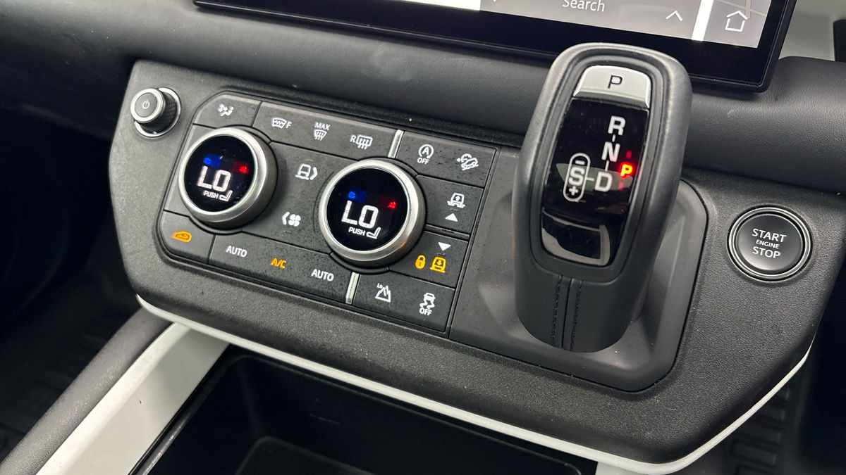 Land Rover Defender 110 Urban Image 25