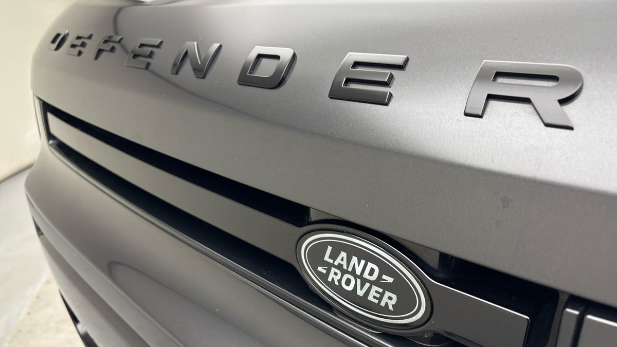 Land Rover Defender 90 Image 24