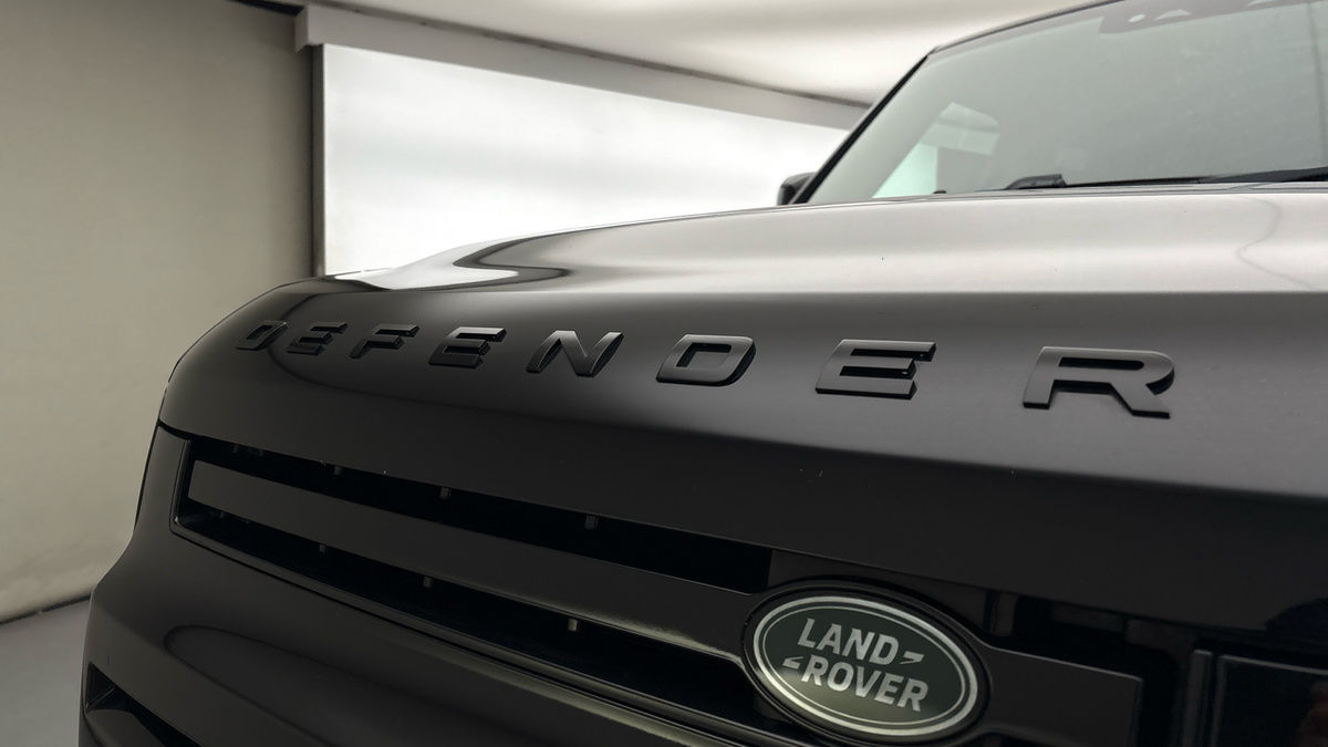 Land Rover Defender 110 Image 24