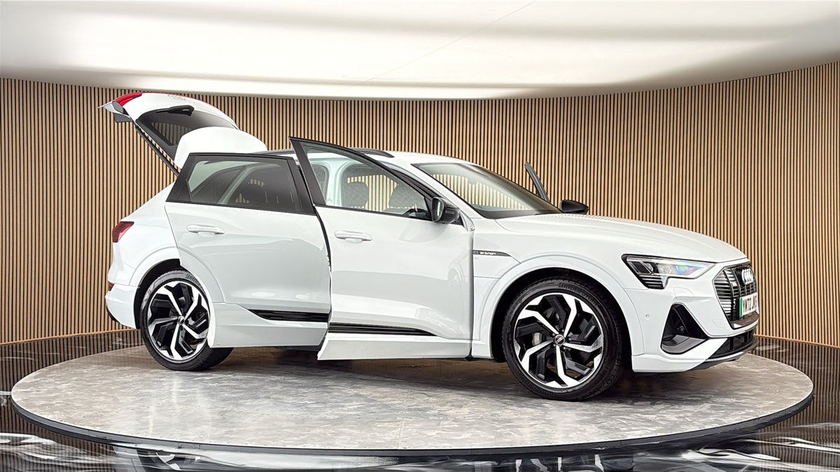 More views of Audi e-tron