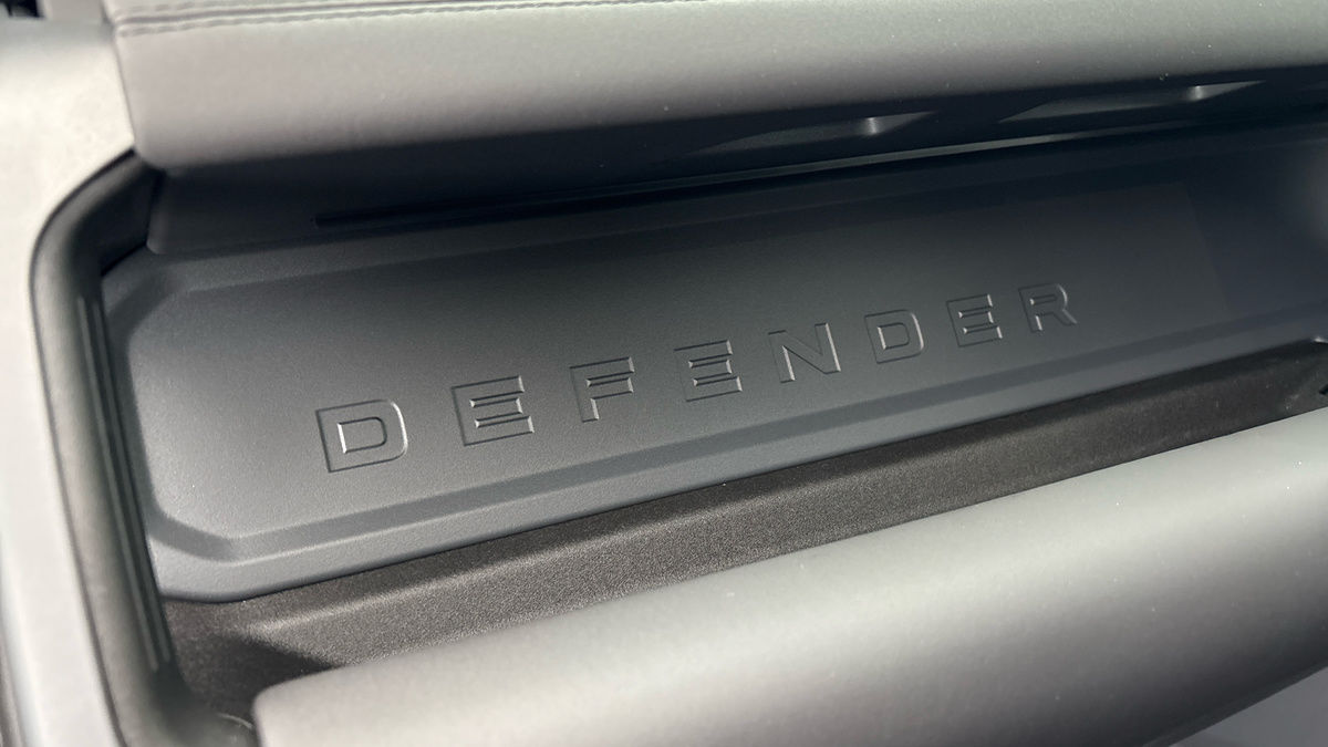 Land Rover Defender 110 Urban Image 33