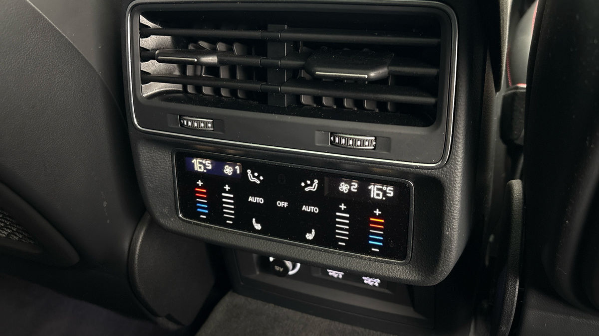 Audi RSQ8 Image 26