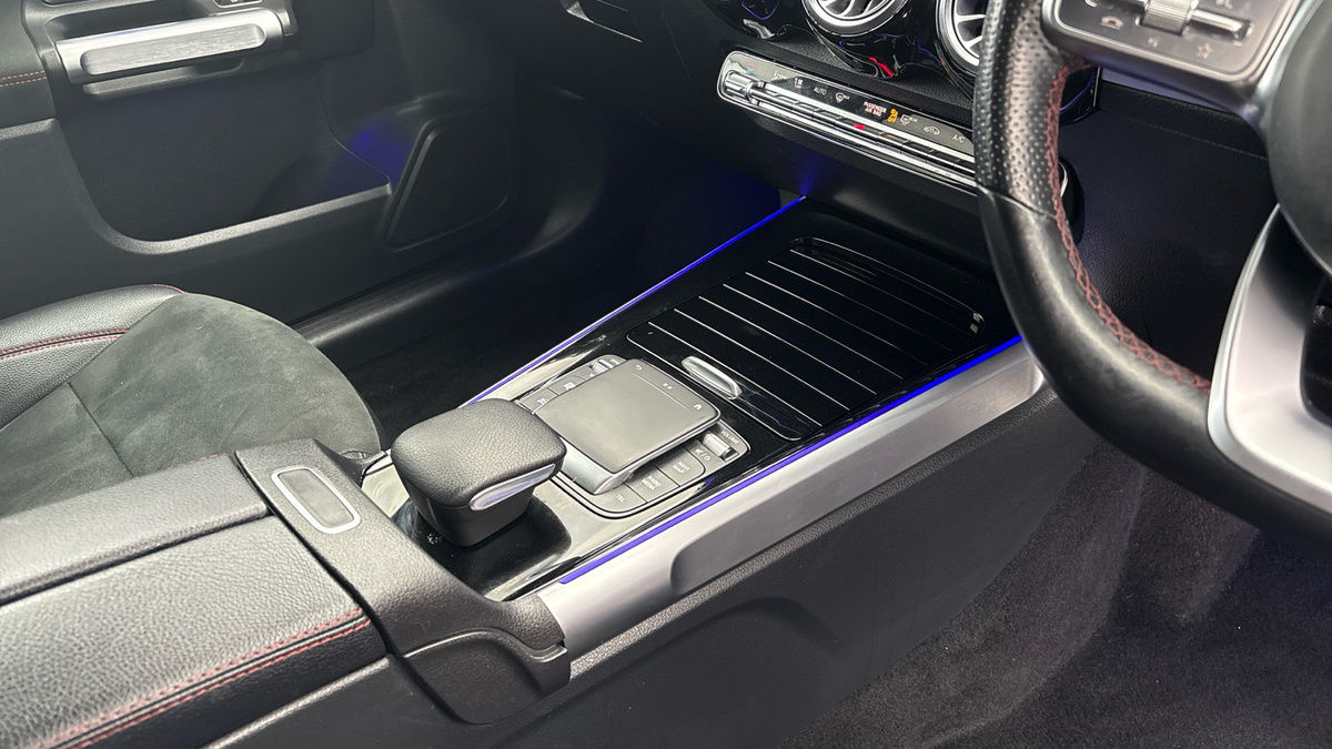 Mercedes-Benz GLB Image 18