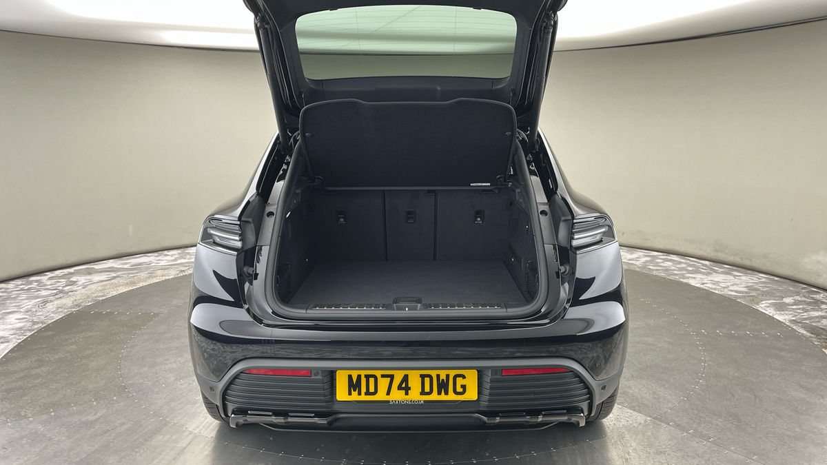 Porsche Macan Image 11