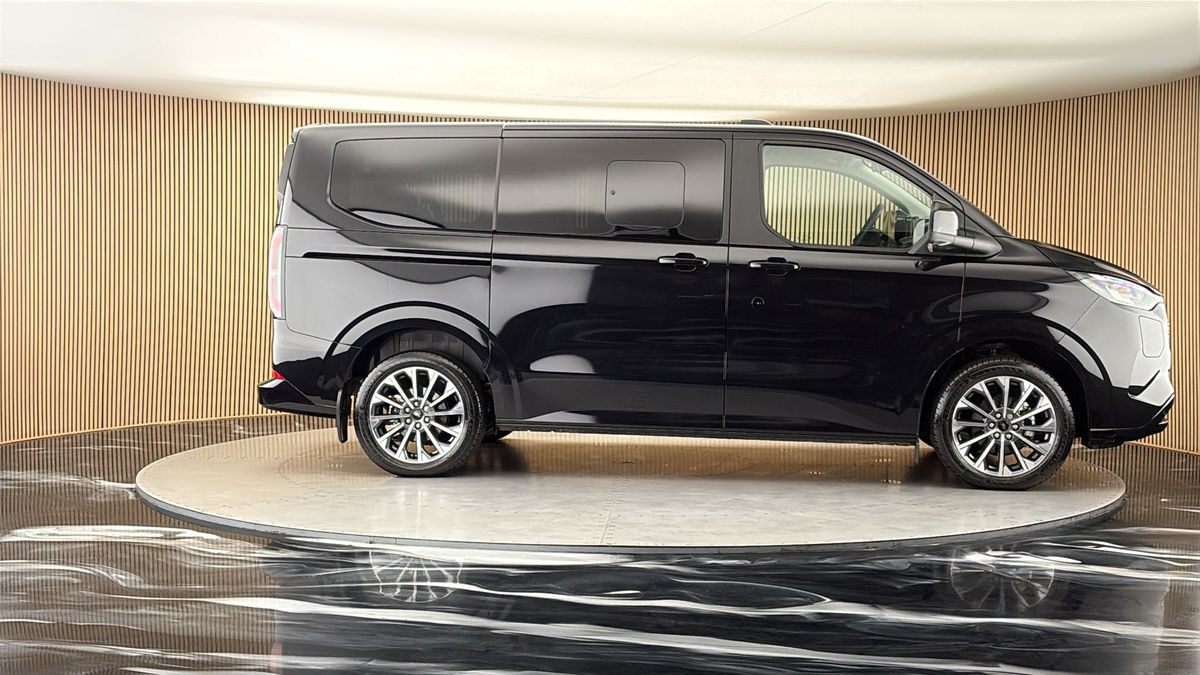 More views of Ford E-Tourneo Custom