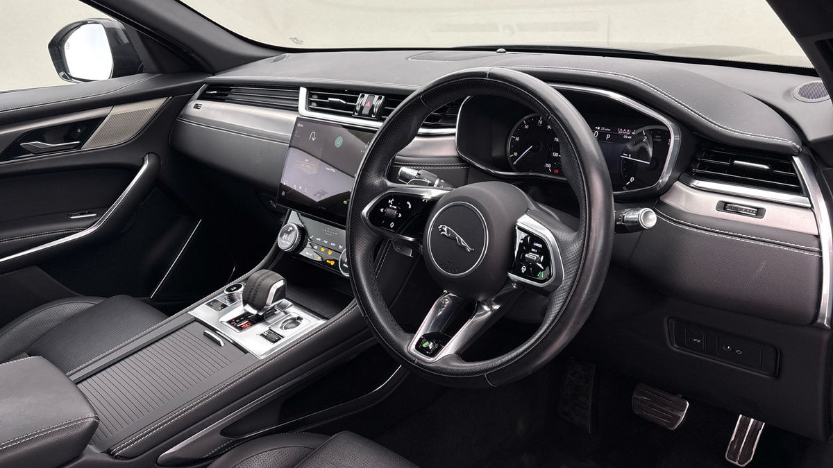 Jaguar F-PACE Image 5