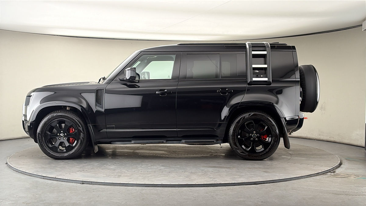 Land Rover Defender 110 Image 15