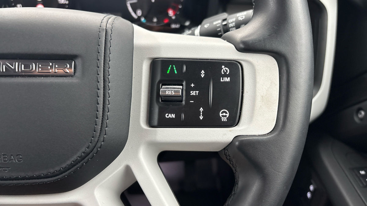 Land Rover Defender 110 Image 14
