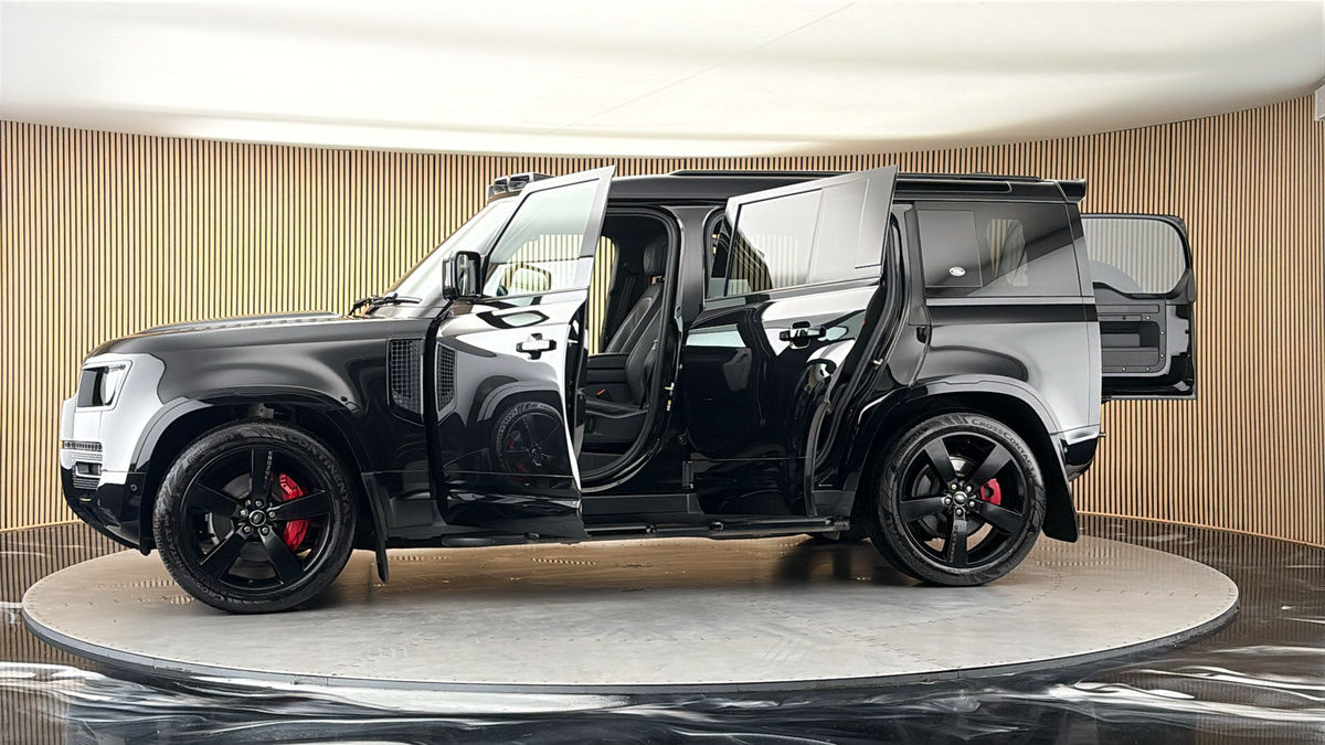 More views of Land Rover Defender 110