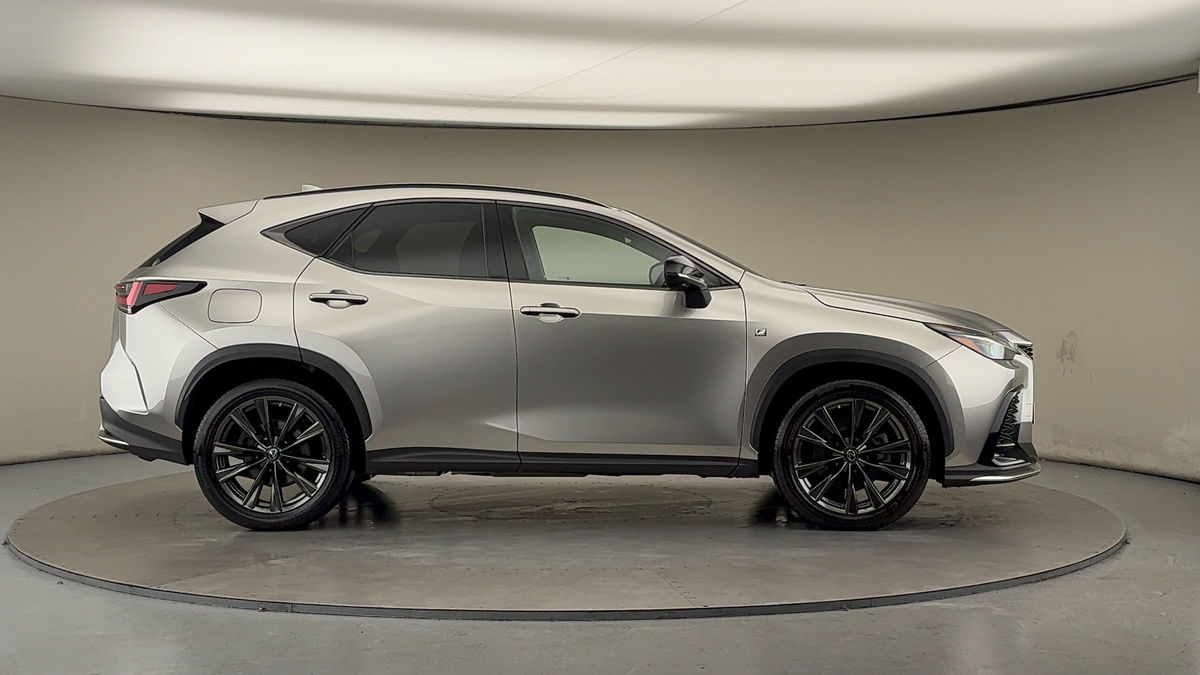 Lexus NX Image 16