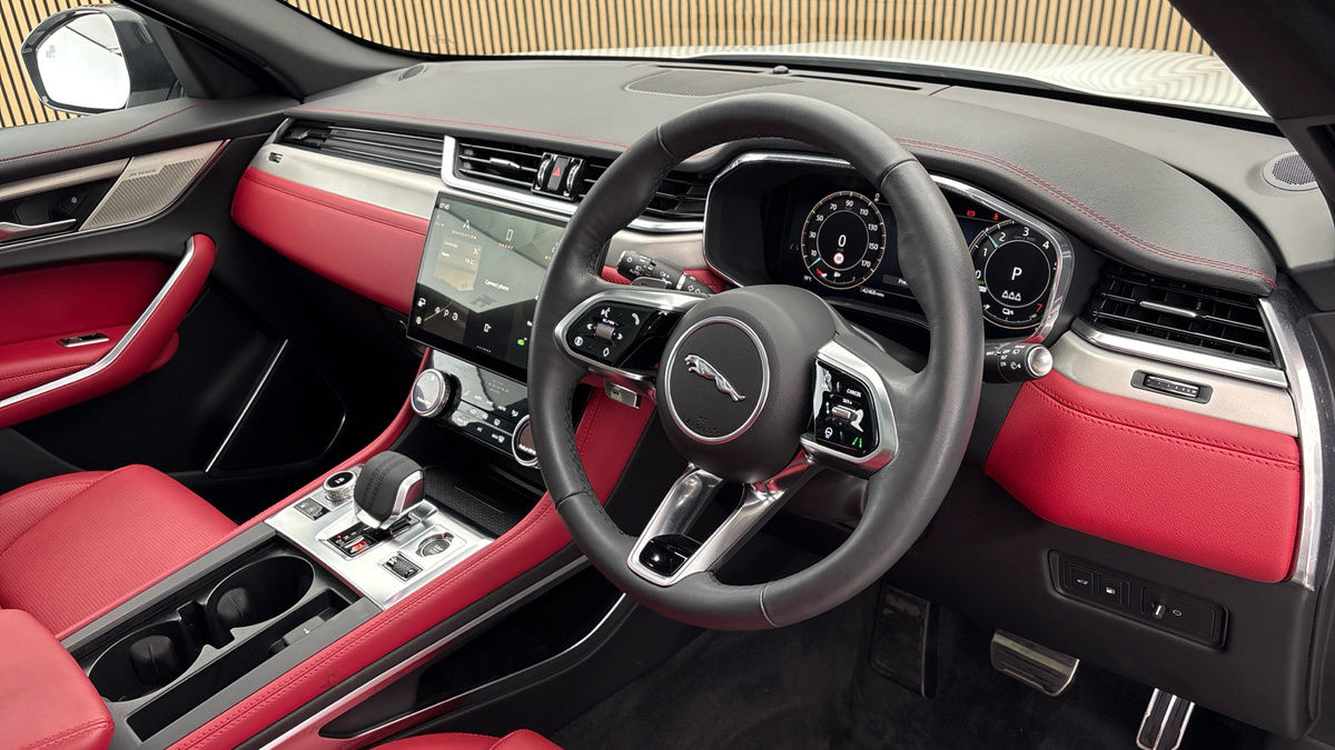 Jaguar F-PACE Image 5