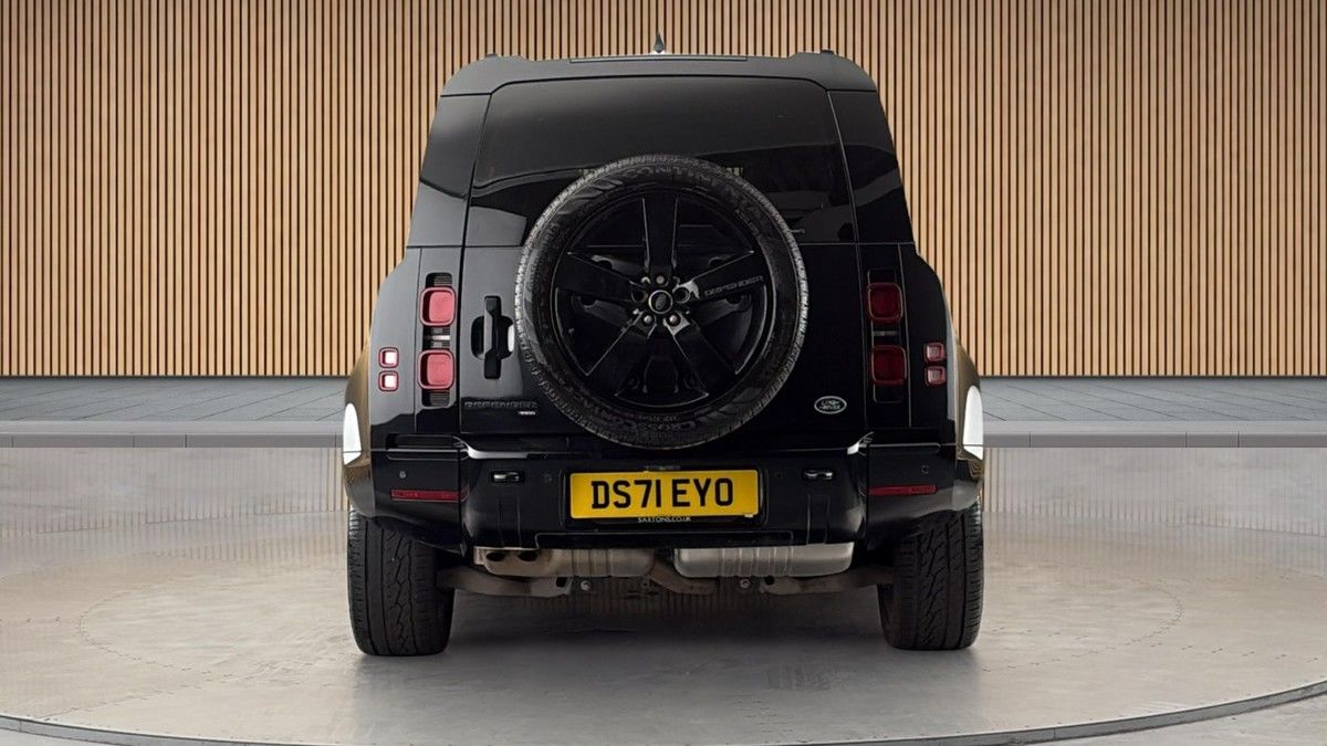 Land Rover Defender 110 Image 4