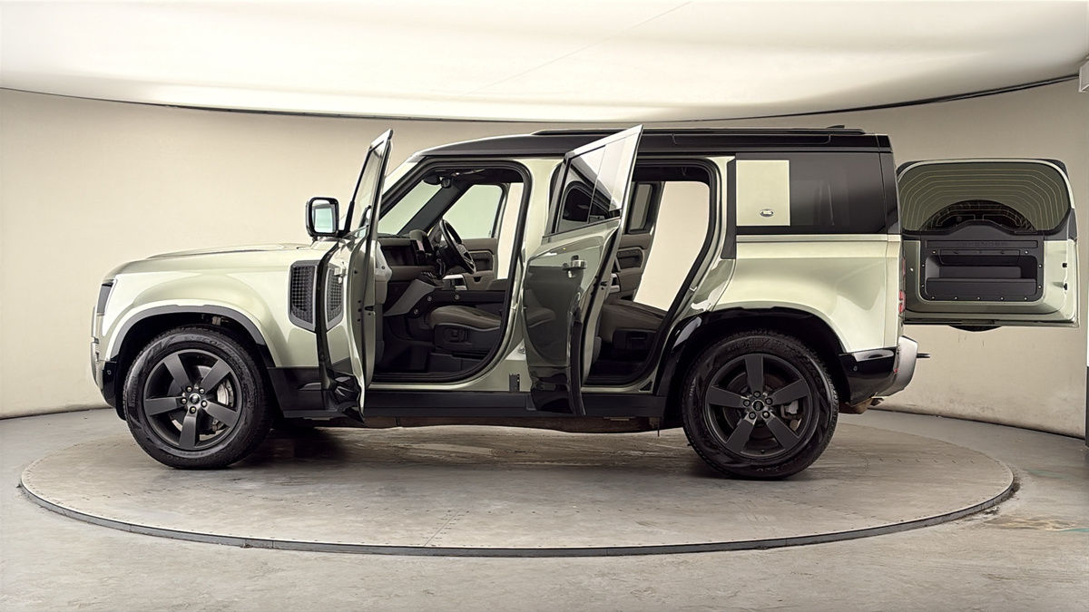 More views of Land Rover Defender 110