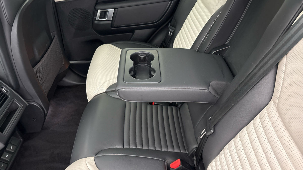 Land Rover Discovery Image 9