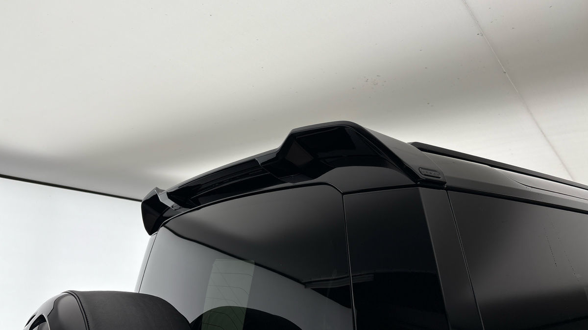Land Rover Defender 110 Urban Image 25