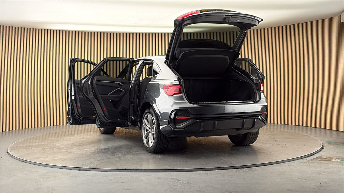 More views of Audi Q3