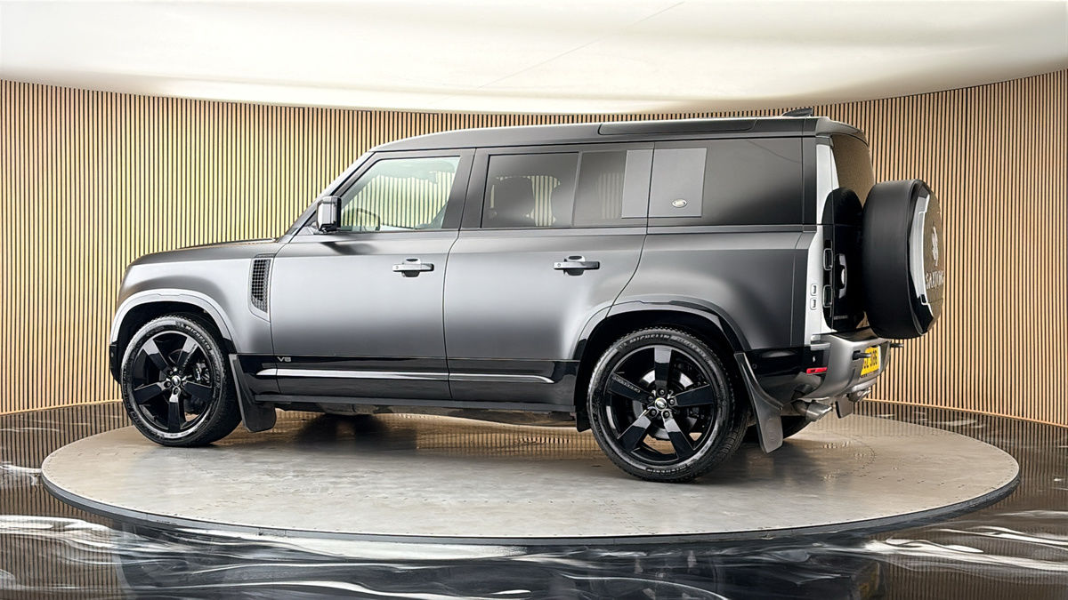 More views of Land Rover Defender 110
