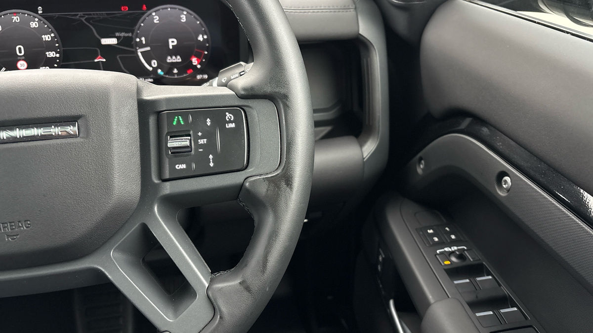 Land Rover Defender 110 Urban Image 14