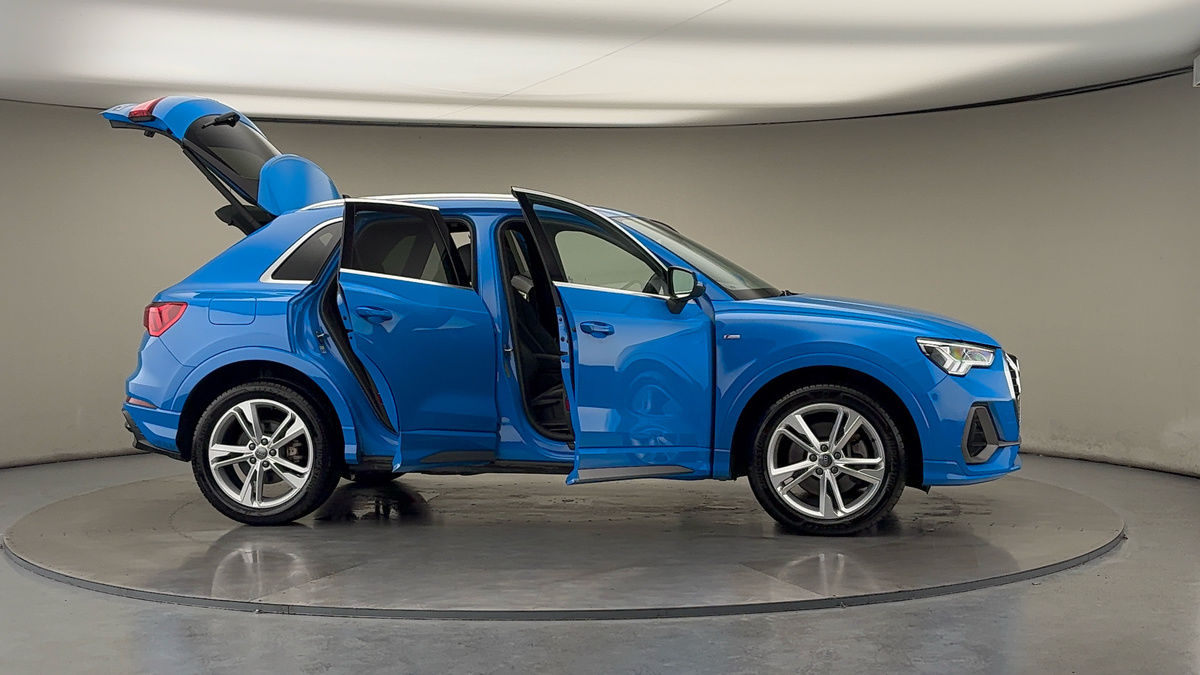 More views of Audi Q3