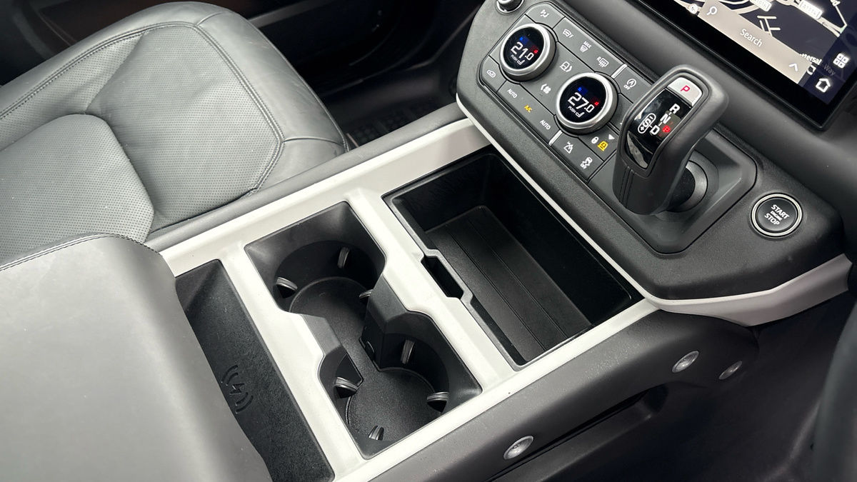 Land Rover Defender 90 Image 18