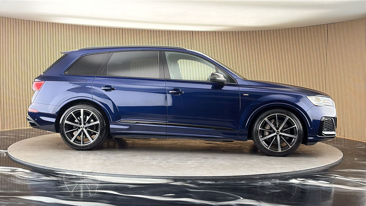 More views of Audi Q7