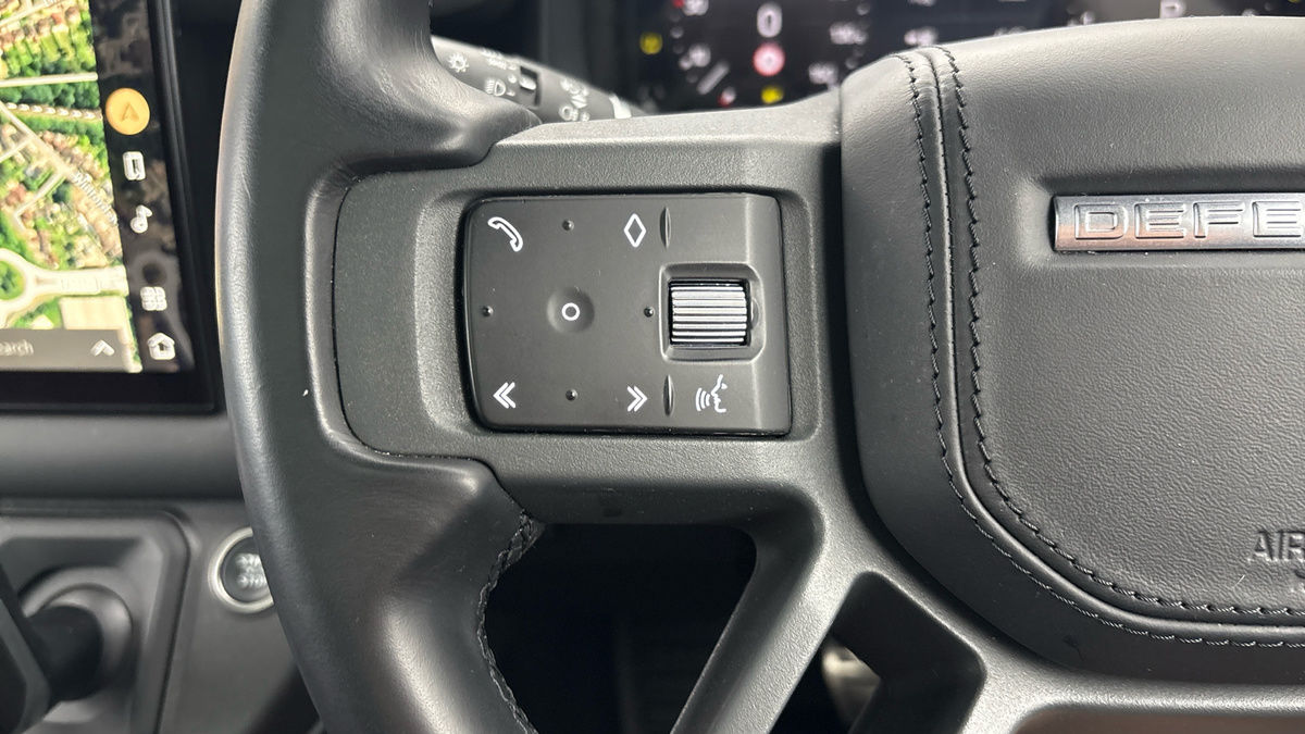 Land Rover Defender 130 Urban Image 13