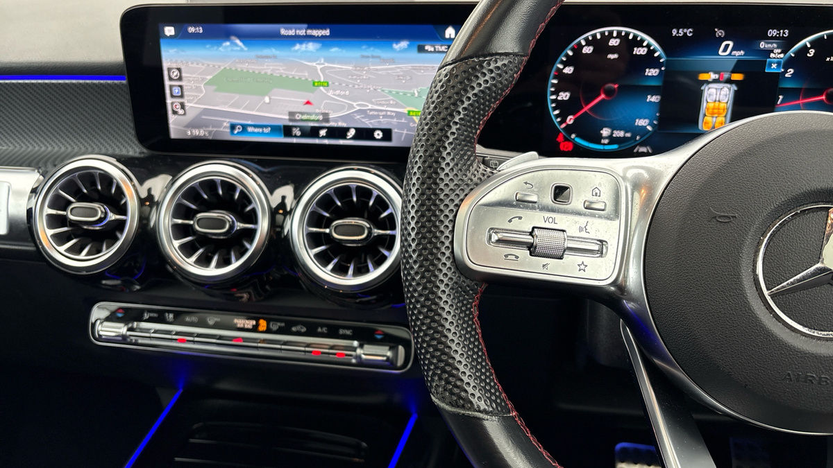 Mercedes-Benz GLB Image 13