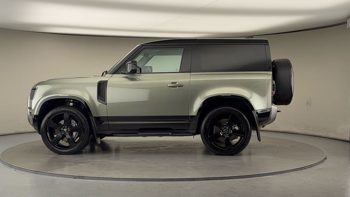 More views of Land Rover Defender 90