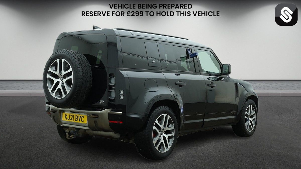 Land Rover Defender 110 Image 4