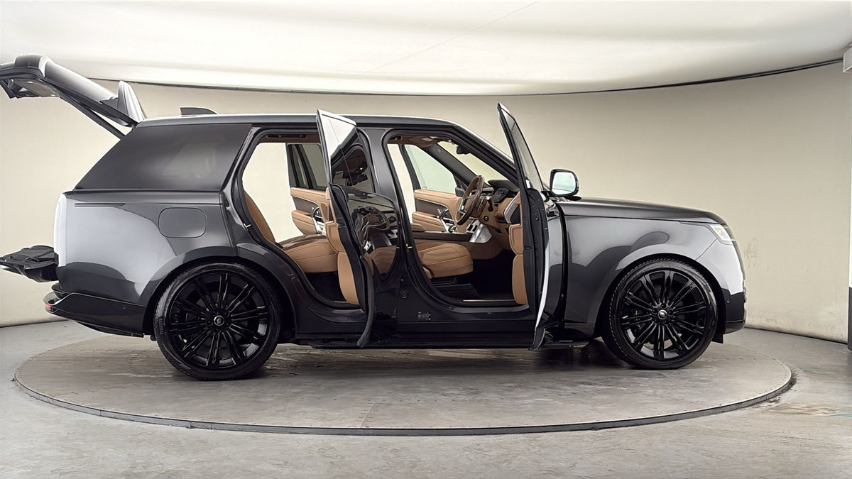 More views of Land Rover Range Rover