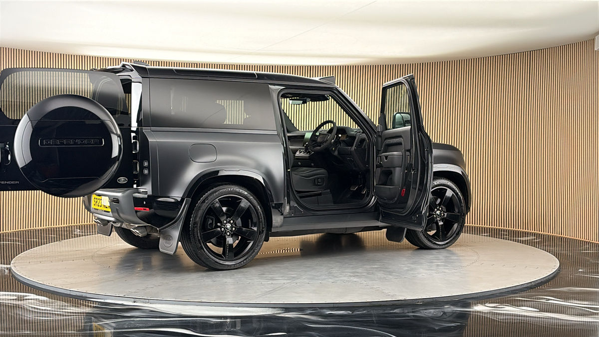 More views of Land Rover Defender 90