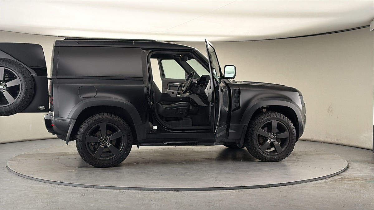 More views of Land Rover Defender 90