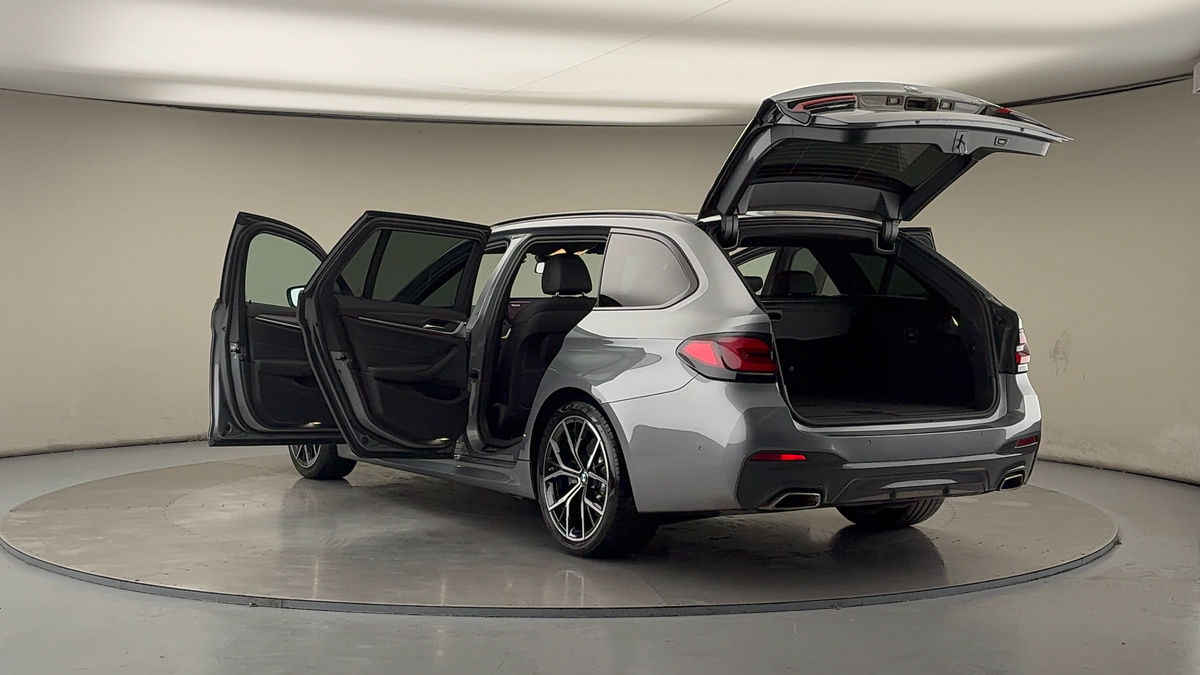 BMW 5 Series Image 23
