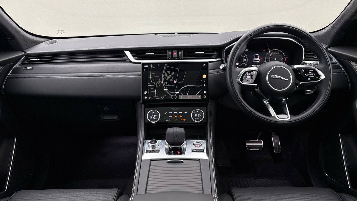 Jaguar F-PACE Image 12