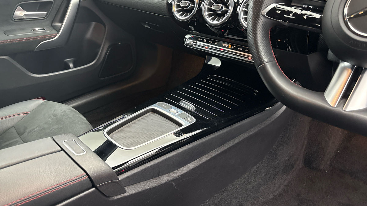 Mercedes-Benz CLA Image 18