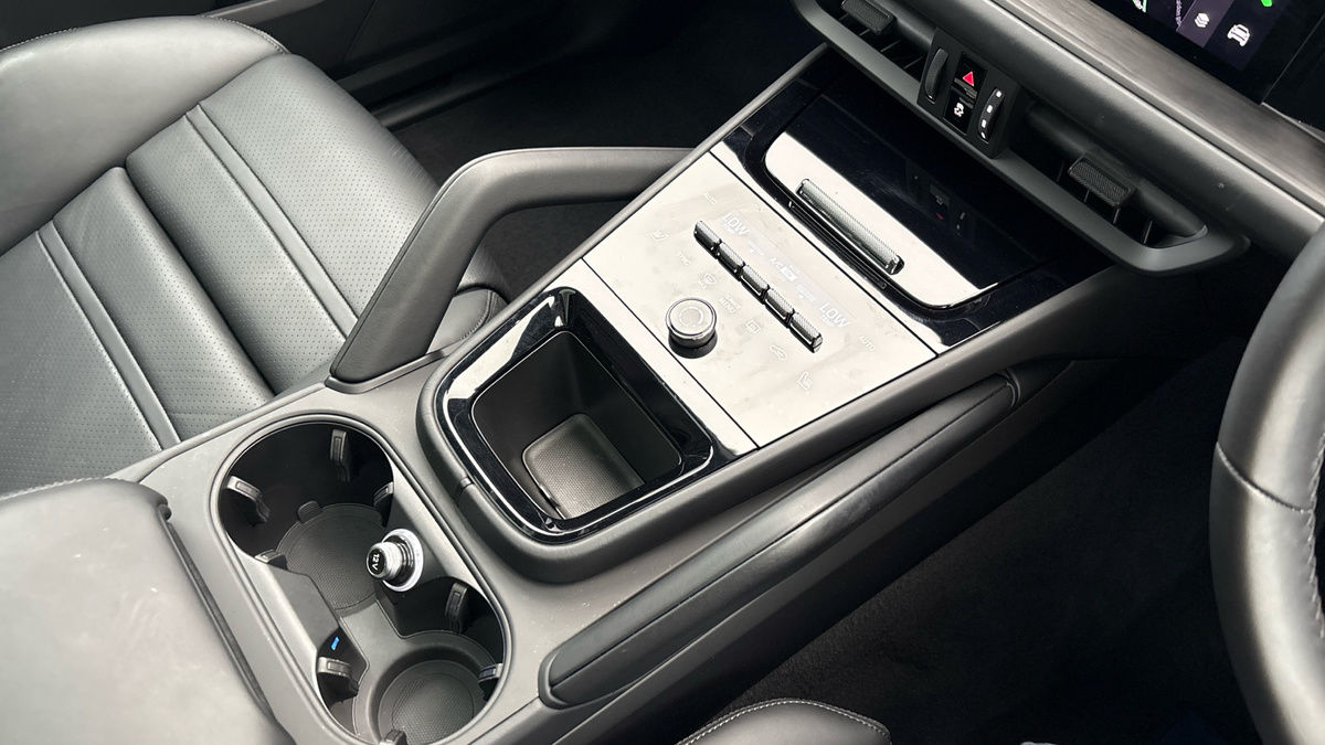 Porsche Cayenne Image 18