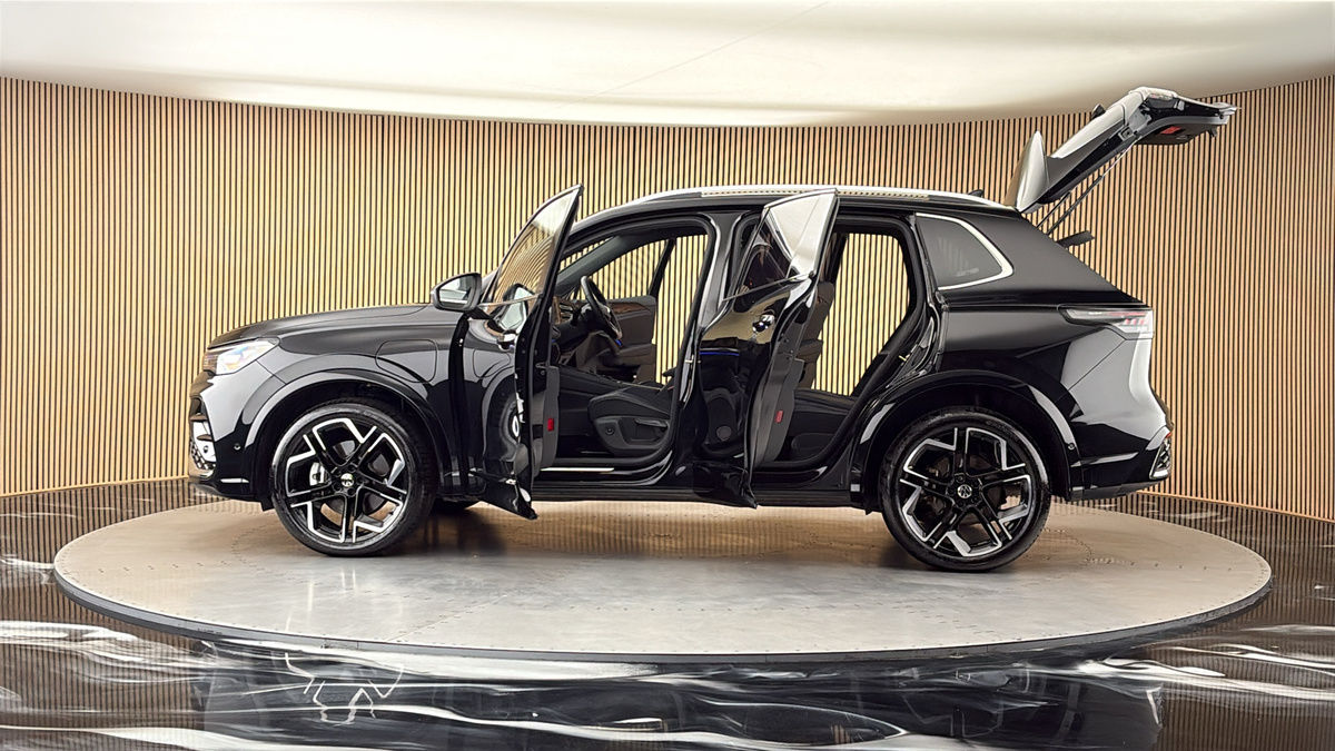 More views of Volkswagen Tiguan