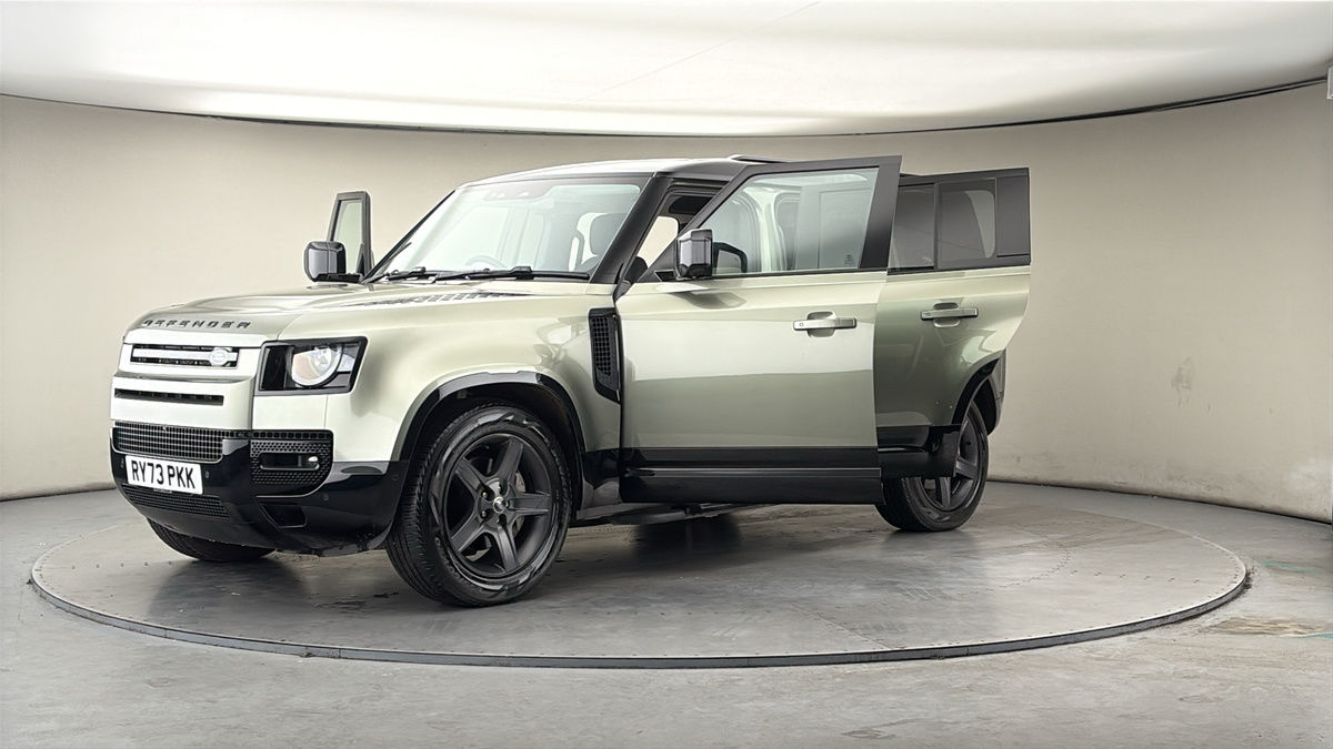 Land Rover Defender 110 Image 22