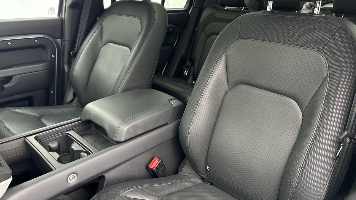 Land Rover Defender 110 Urban Image 7