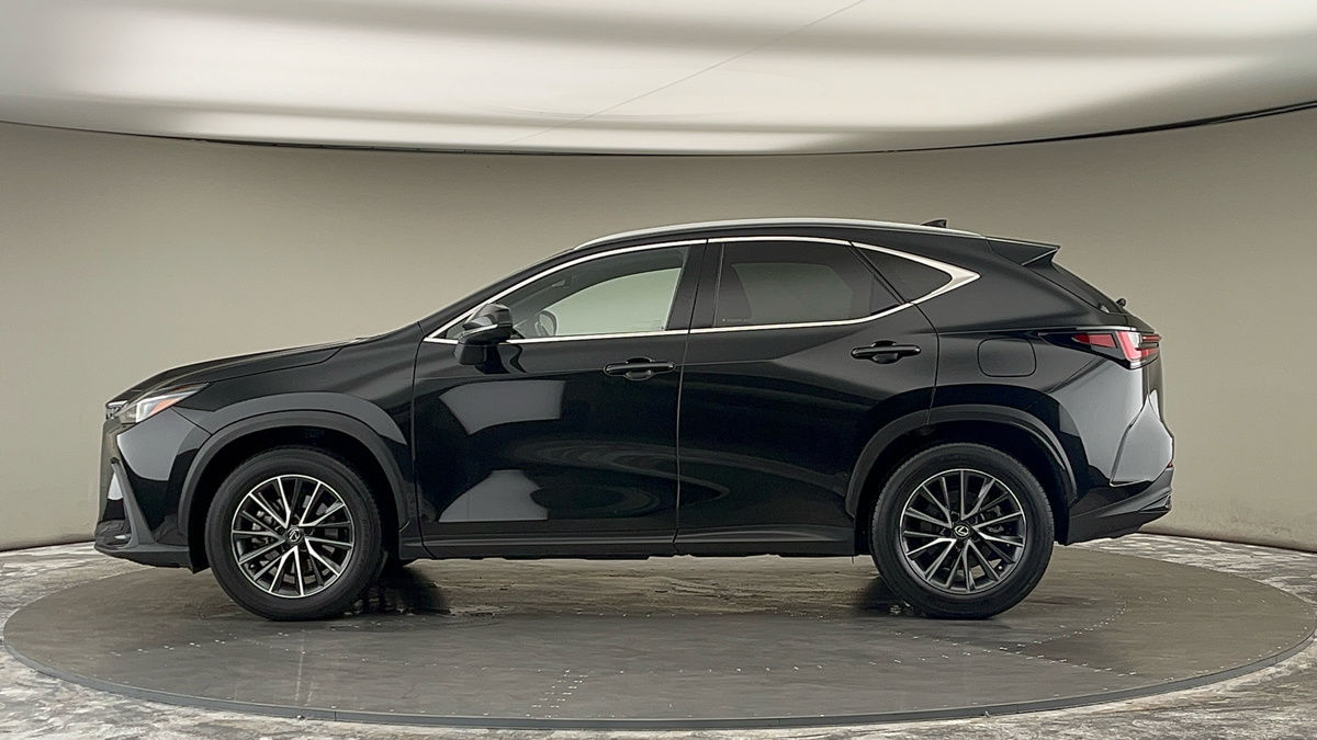 Lexus NX Image 15