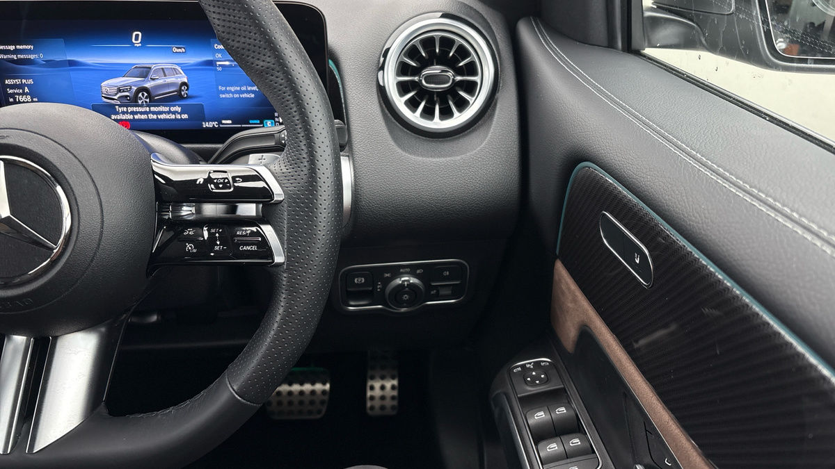 Mercedes-Benz GLB Image 14