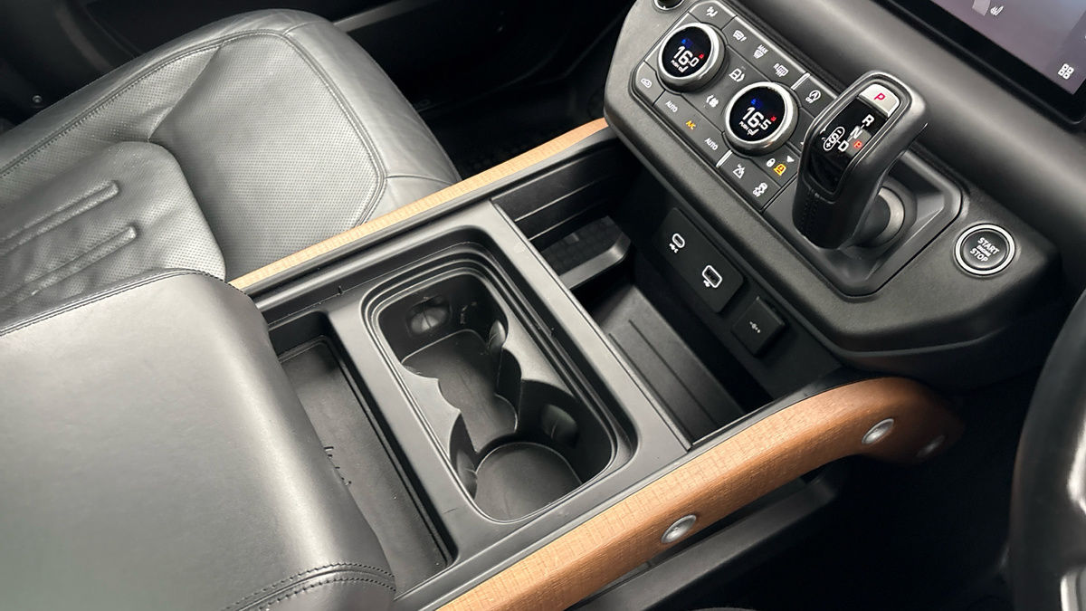 Land Rover Defender 110 Image 18