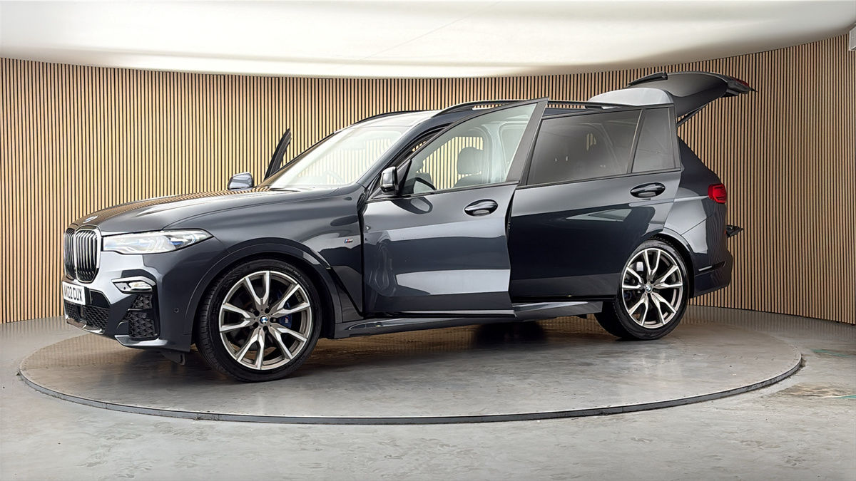 More views of BMW X7