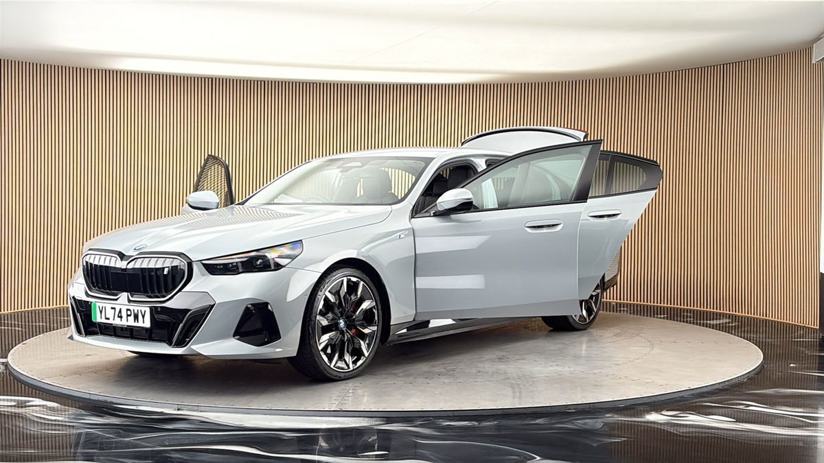 More views of BMW i5